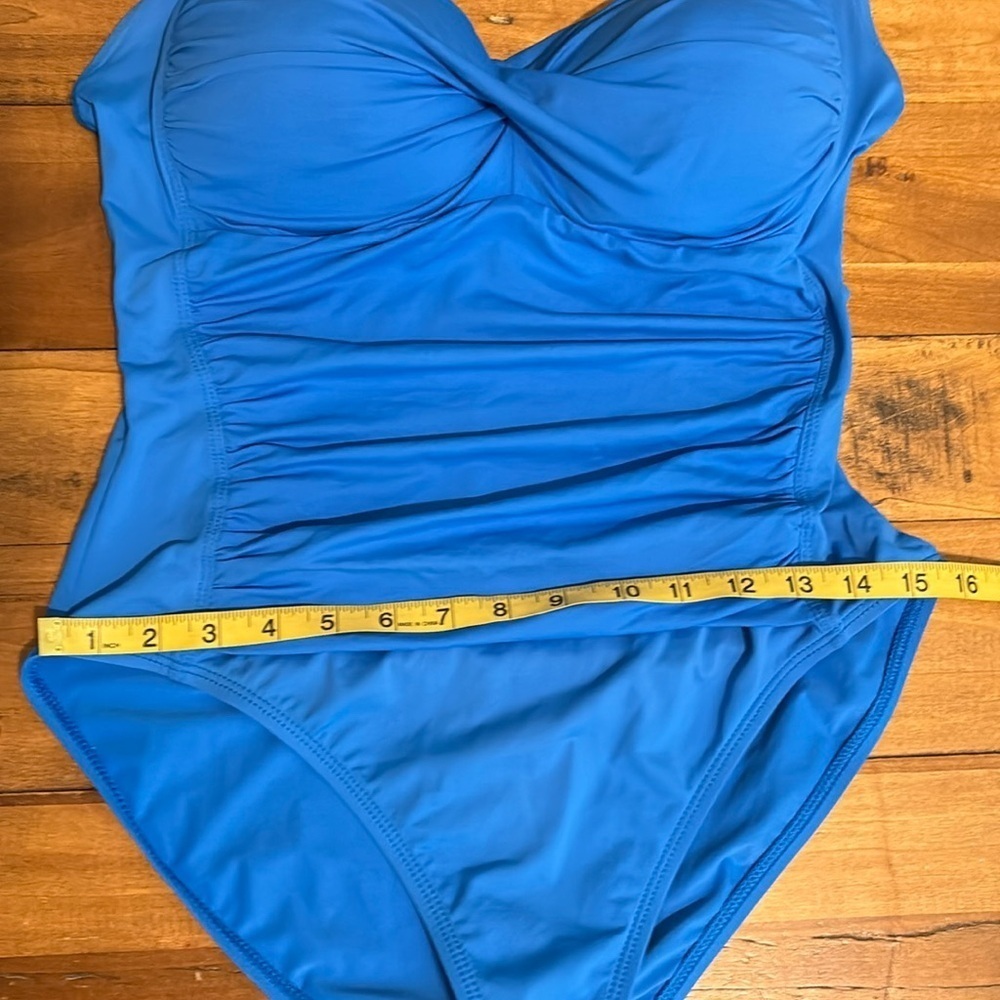 L Blanca Island Goddess Over The Shoulder Rouched Front Bandeau swim suit - Picture 5 of 7